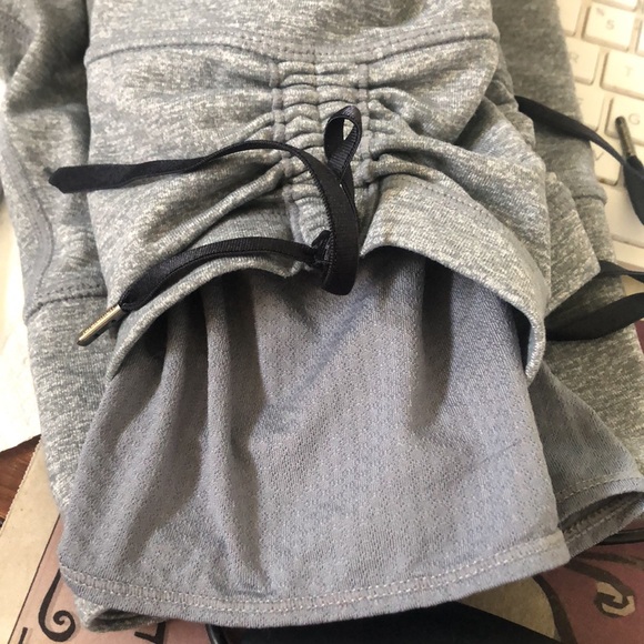 Lululemon Capri Ruched Drawstring Heather Gray Sz 4 Leggings - Picture 10 of 10